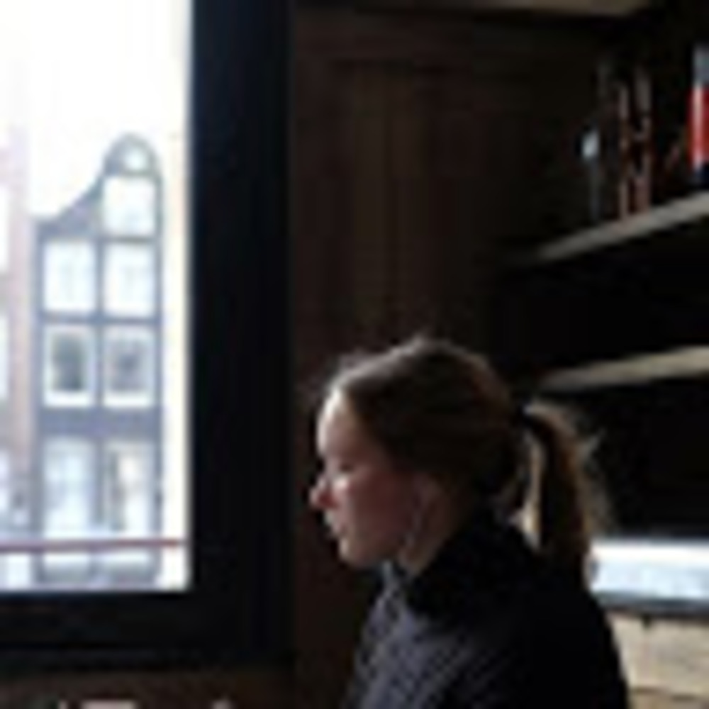 Meet your Posher, Elise